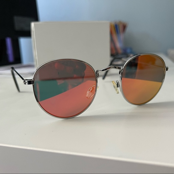 Red tinted sunglasses - Picture 3 of 12